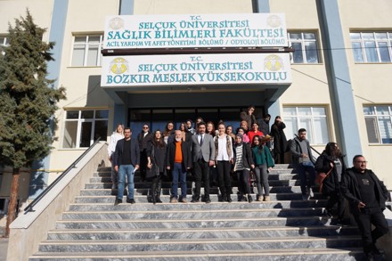 Gazeteci-Yazar Uğur Özteke, “Halkla İlişkiler ve Gazeteciliğin Dünü Bugünü Yarını” Konusunda Konferans Verdi.